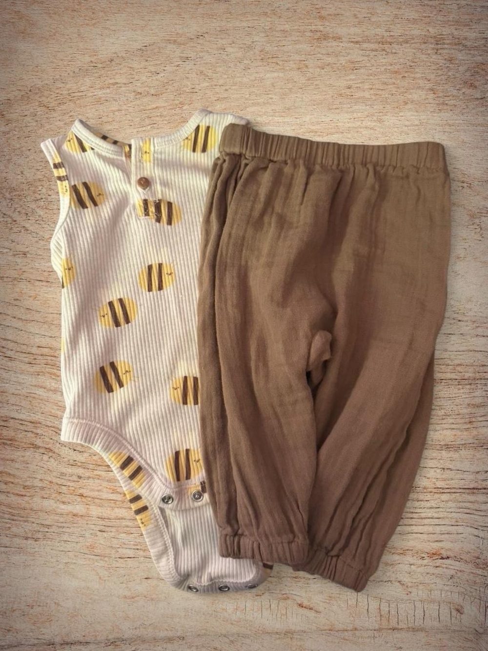 Old Navy Bee Print Ribbed Bodysuit & Brown Elastic Waist Pants Set